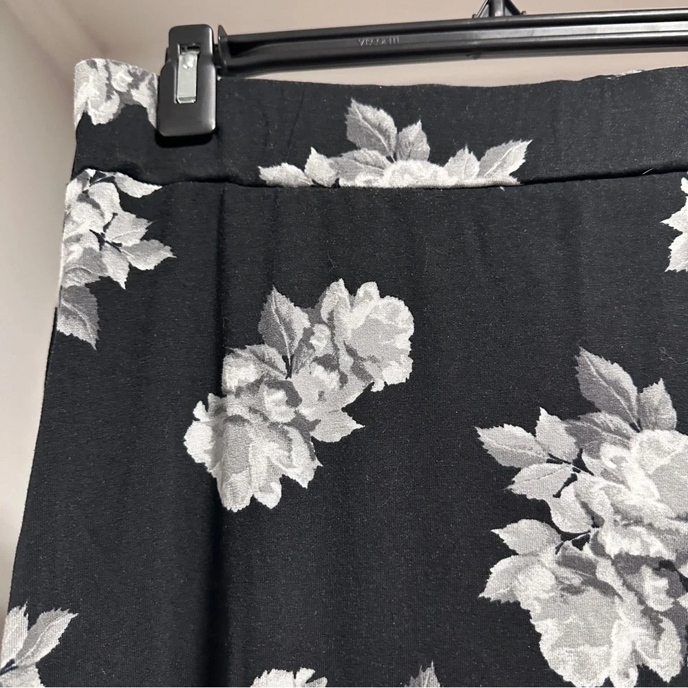 H&M Black White Floral Split Leg Maxi Skirt Women’s Size Medium Whimsigoth Fairy